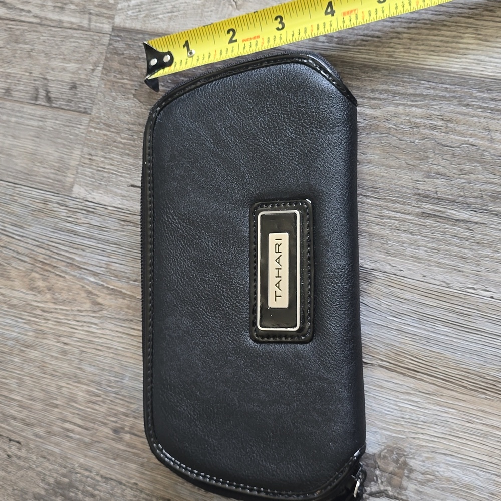 Tahari black wallet Wristlet NWOT - Picture 8 of 8